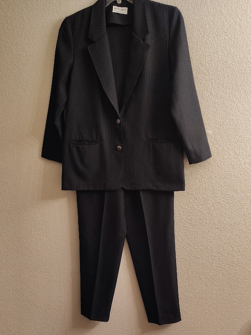 Alfred Dunner Made USA Black Pinstripe Suit Sz 8 Blazer Sz 10 Pull On Pants MBCX